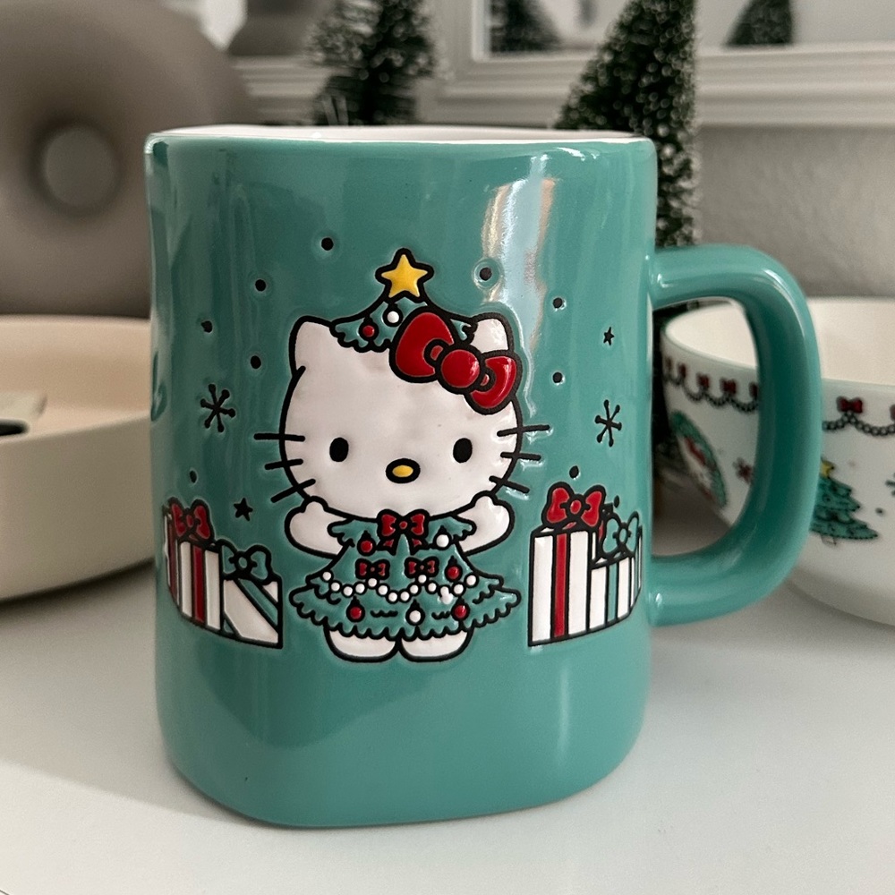 Final price Hello kitty Christmas tree cup